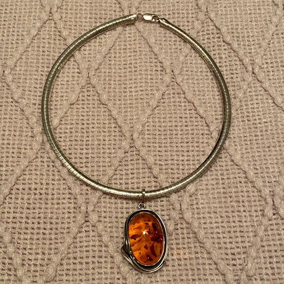 Vintage sterling silver necklace W/amber pendant - Picture 2 of 5